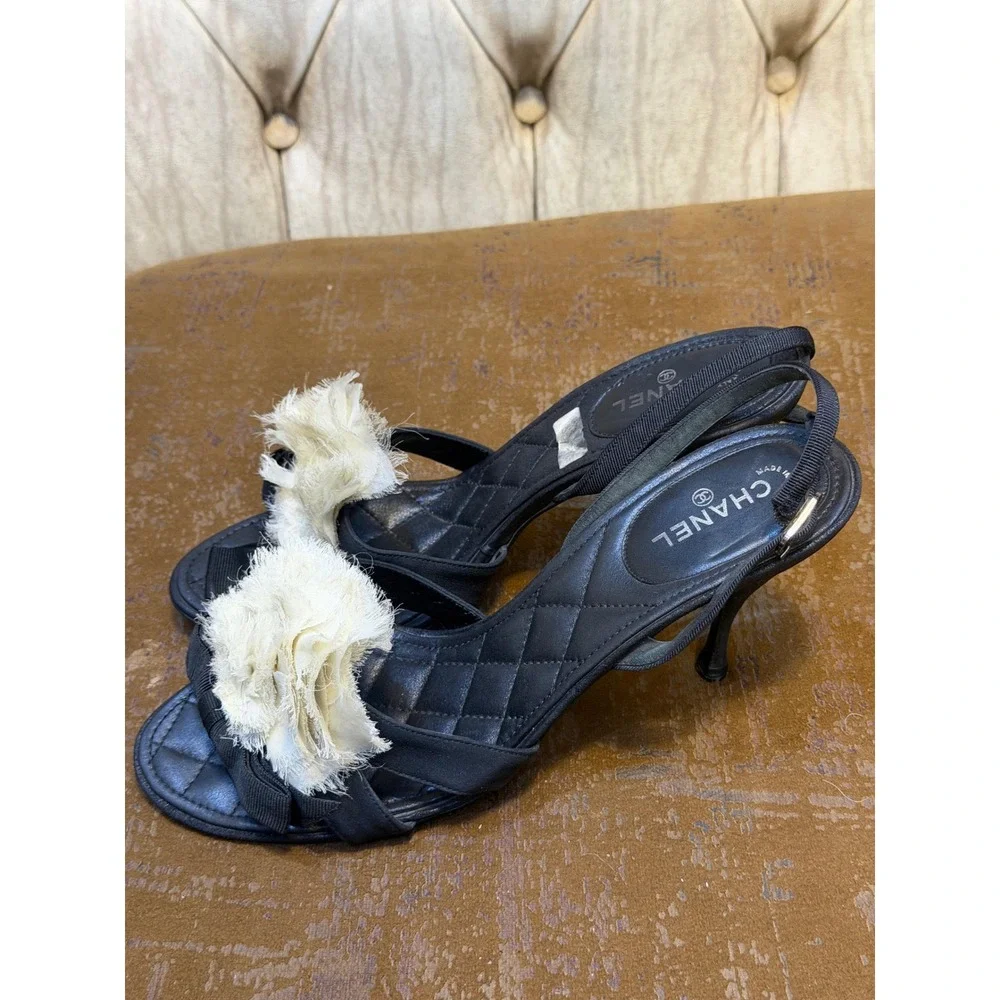 Chanel Black Quilted Leather Slingback Sandals Cream Pom Pom Bow Heels 39 C